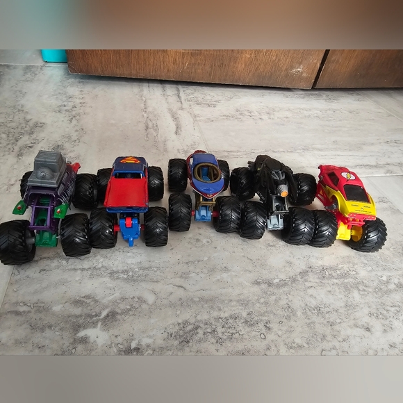 Super hero monster trucks - Picture 2 of 9